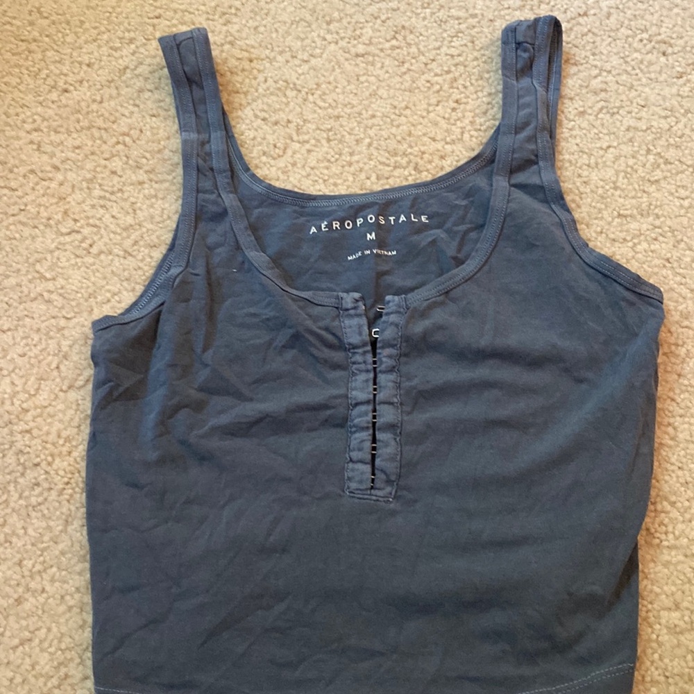 Crop top with clasps in front